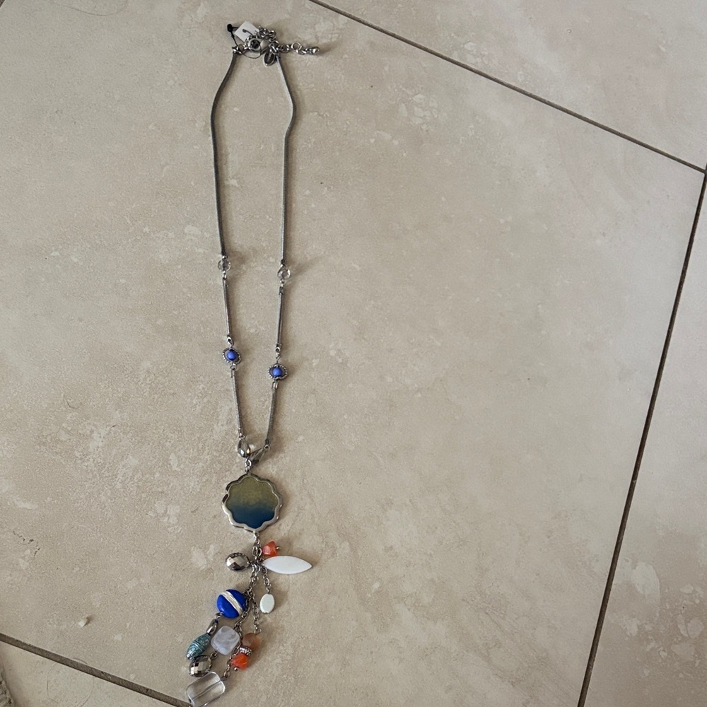 Chic Silver and Blue Pendant Necklace